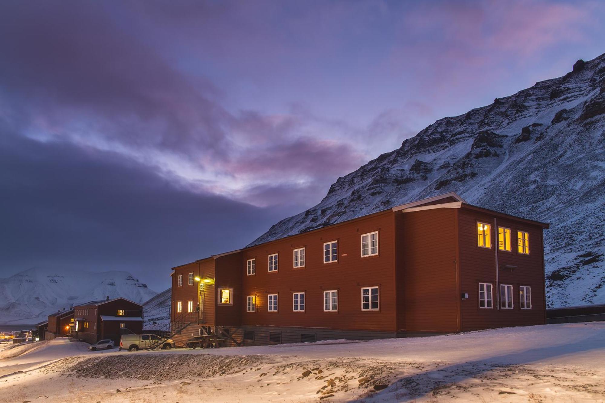 Gjestehuset 102 *